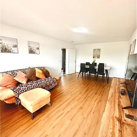 Panorama - 5 Einzelbetten, Kueche, Balkon, Parkplatz, Aufzug, Wlan * Göppingen
